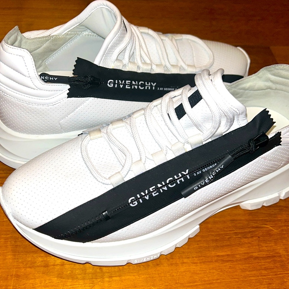 NEW! Givenchy PARIS Sneakers - Size 41